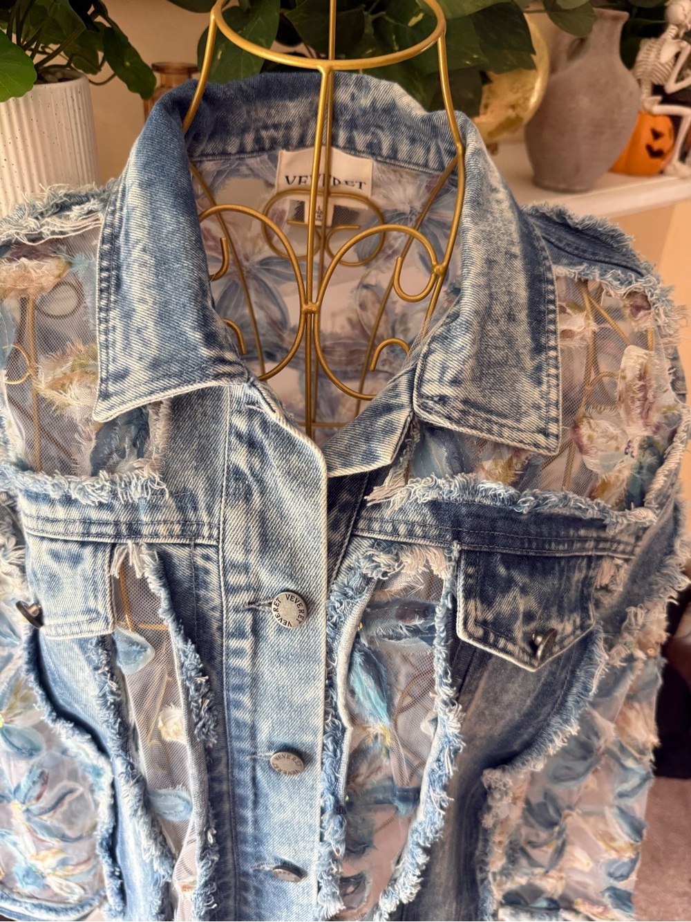 Revert NEW Light Blue Denim Jacket with Sheer Floral Embroidered Sleeves SEQUINS - Picture 5 of 16